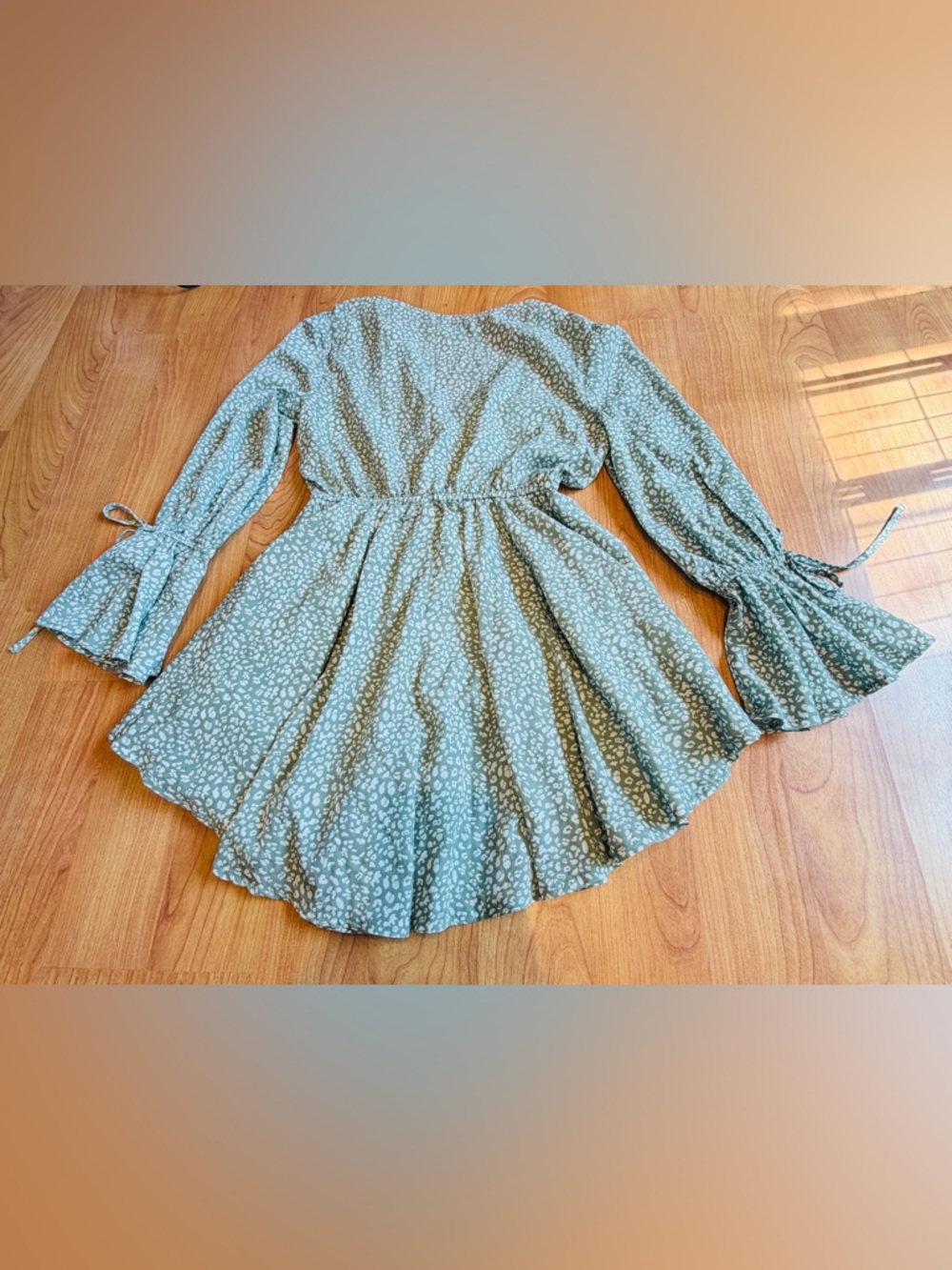 Princess Polly Women’s Pale Green Pattern Flowy Cierra Mid Sleeve Romper Size 4 - Picture 11 of 12